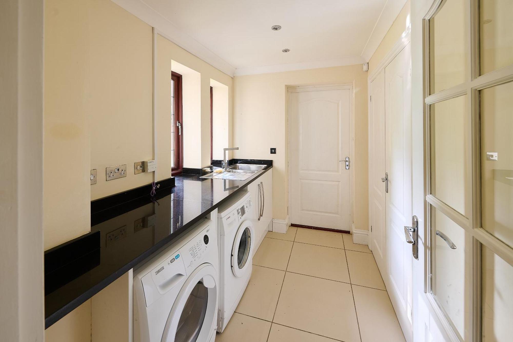 Spacious Home For Large Families And Contractors Wolverhampton Exterior photo