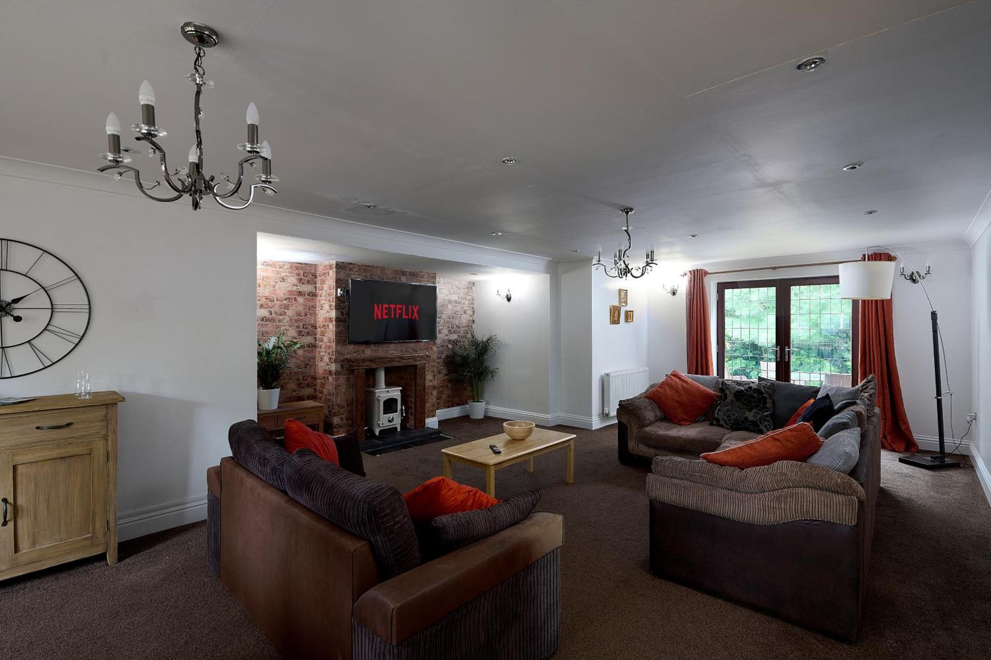 Spacious Home For Large Families And Contractors Wolverhampton Exterior photo