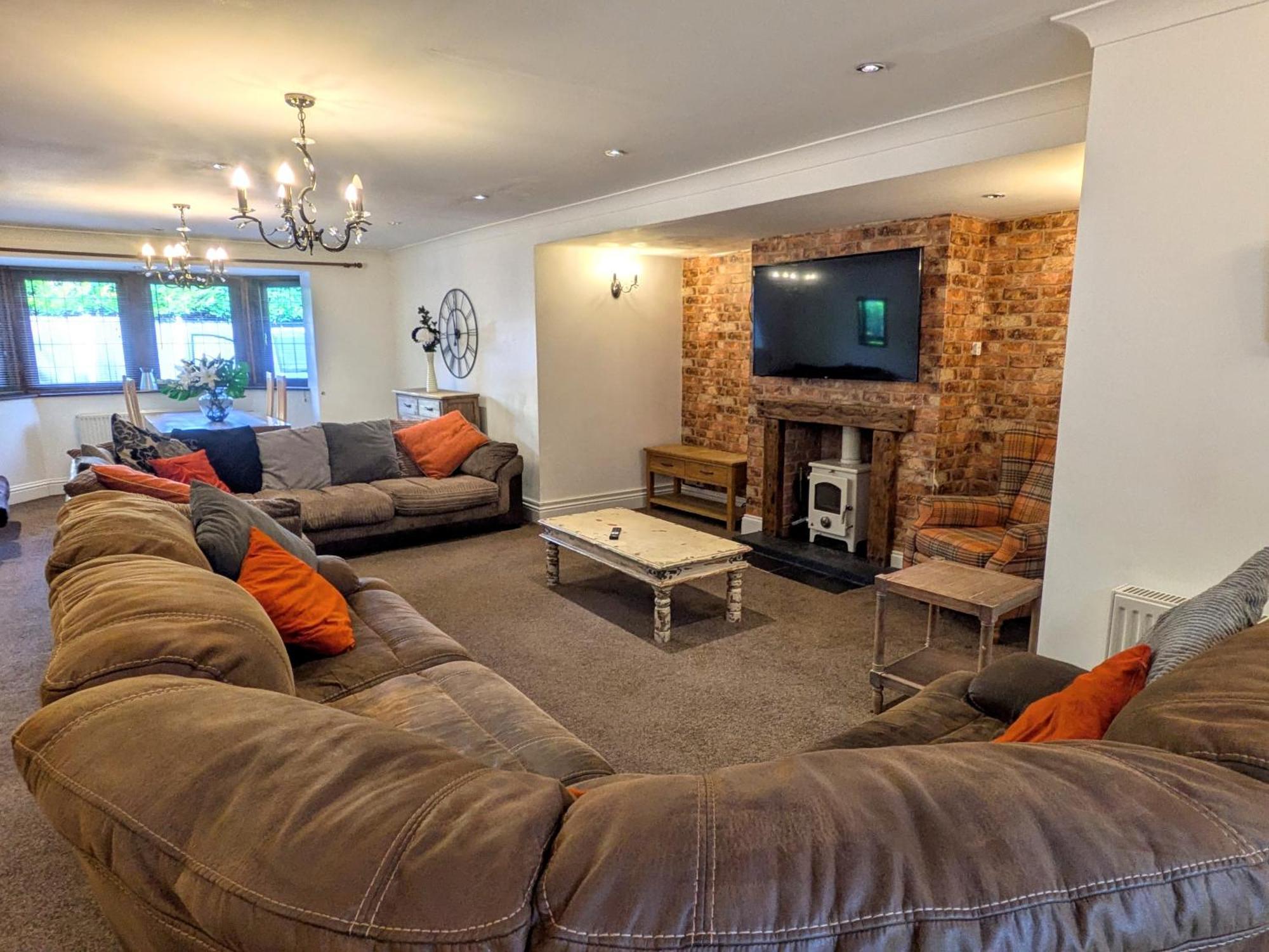 Spacious Home For Large Families And Contractors Wolverhampton Exterior photo